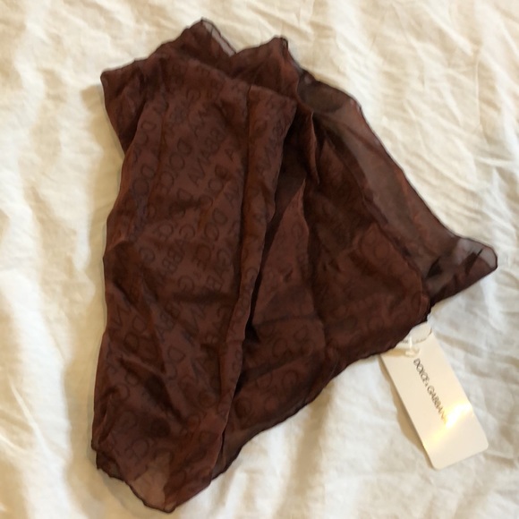 New, authentic Dolce and Gabbana silk neck scarf. New with - Picture 4 of 5